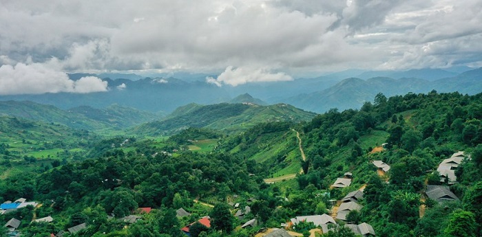 Bản Sin Suối Hồ nằm cách thành phố Lai Châu khoảng 30 km