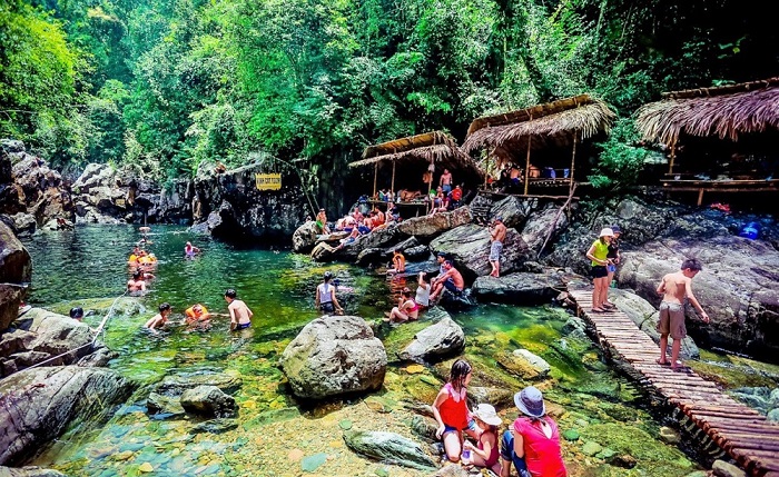 Làng A Nôr thuộc địa bàn xã Hồng Kim, huyện A Lưới cách trung tâm huyện khoảng 3km về phía Đông Bắc